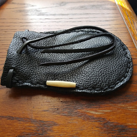 Leather Tech gadget pouch - Picture 3 of 8